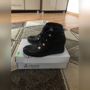 Sneakersy Carinii