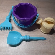 zestaw do piaskownicy wiaderko łopatka grabki kone