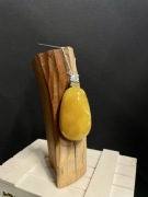 Srebrny wisiorek z naturalnego bursztynu bałtyckiego waga - 16,36 g.