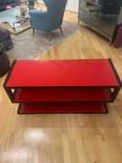 czerwona szklanka szafka