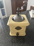 Młynek do kawy - metalowy