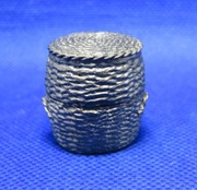 Naparstek Kolekcjonerski Cynowo - Ołowiany Pewter  - Kobra W Koszu 