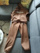 Dresy białe i kawowe po 50zl klapki 35 zł.