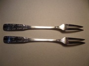 widelce środka stołu