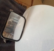 Lusterko do obserwacji dziecka na tylnym siedzeniu