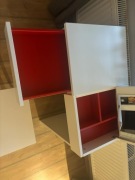 biala ttoaletka  lustrem