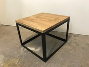STOLIK KAWOWY ZE STALI I NATURALNEGO DREWNA