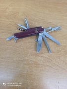 Wielofunkcyjny scyzoryk turystyczny – rozbudowany model