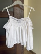 biała bluzka ażurowa odkryte ramiona boho lato pull&bear s