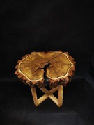 Stolik kawowy z plastra akacji