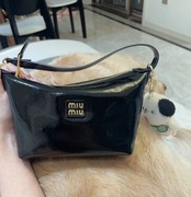 Czarna torebka skórzana Miu Miu Naplak