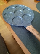 Patelnia do jajek i placków Vilde Black&Wood 26 cm granitowa