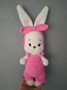 Króliczek w różowych spodenkach rękodzieło 