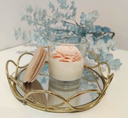 Świeca sojowa z kwiatem piwonii 