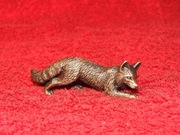 kucający lis - figurka z brązu - miniatura mosiężna