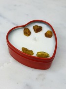 Świeczka sojowa w puszce, serce z bursztynem, zapach Bursztynowy Spokój