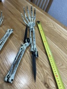 Straszne ręce ozdoby na halloween na podwórko