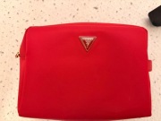 Kosmetyczka Guess- czerwona