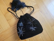 Torebka worek z efektem aksamitu i koralikami Stradivarius