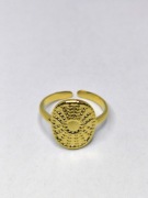 Złoty pierścionek regulowany z teksturowaną blaszką stal chirurgiczna