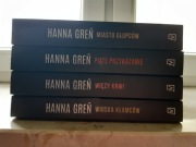 Hanna Greń: Wioska kłamców, Więzy krwi, Piąte przykazanie, Miasto głupców