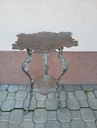 Stary metalowy stolik secesja