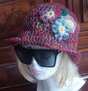 Szydelkowy kapelusik wiosenno-jesienny dla pań 