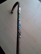 Klasyczny Wanderstock czyli laska turystyczna.