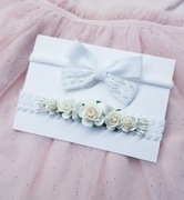 Wianek z różyczkami oraz opaska kokardka biała 