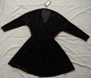 Sukienka AJOS z czarnego weluru Diverse rozmiar L