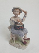 Antyczna figurka porcelanowa – chłopiec z bębnem, ok. 1930–1940