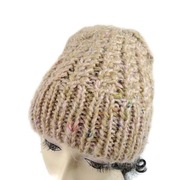 Czapka damska beżowa, rękodzieło