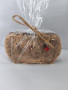 Naturalne mydło ręcznie robione z jogurtem, malinami, hibiskusem i jablkiem