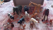 Figurki zwierząt domowych i dzikich 16 sztuk