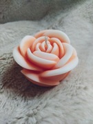 Świeczka Róża, o zapachu pomarańczy 