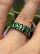 Srebrny pierścionek 925 z pięknymi zielonymi kamieniami