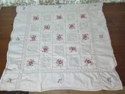 Ręcznie haftowany obrusik z mereżką 80x80