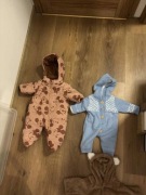 Kombinezony w rozmiarze 68 dla niemowlaka