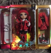 Nowa lalka Rainbow High Ruby Anderson Winter Break czerwona zimowa