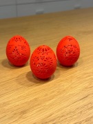 3 czerwone jajeczka wielkanocne