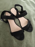 Sandały H&M, rozmiar 39, na niskim obcasie, z paseczkami, letnie