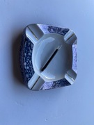 stara popielniczka z lufką na papierosa