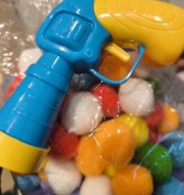 Pistolet na włochate kulki