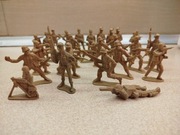 Żołnierzyki PRL 29 sztuk. 