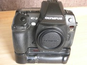 OLYMPUS E-3 z Gripem-zasobnikiem na 2 baterie.