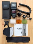 NIKON Speedlight SB-5000 + NIKON SC-29 + inne akcesoria – zestaw reporter.
