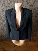 czarna marynarka w kropki