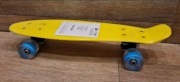 Żółta deskorolka Spokey Fish Pennyboard z podświetlanymi kołami