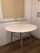 biały stół okrągły skandynawski