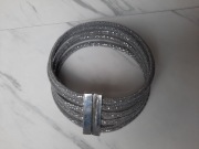 Stylowy choker / naszyjnik przy szyi – szaro-srebrny, magnetyczne zapięcie 